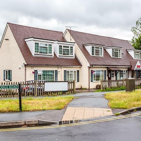 Oyo Flexistay Ambers Gatwick Aparthotel Horley Exterior foto
