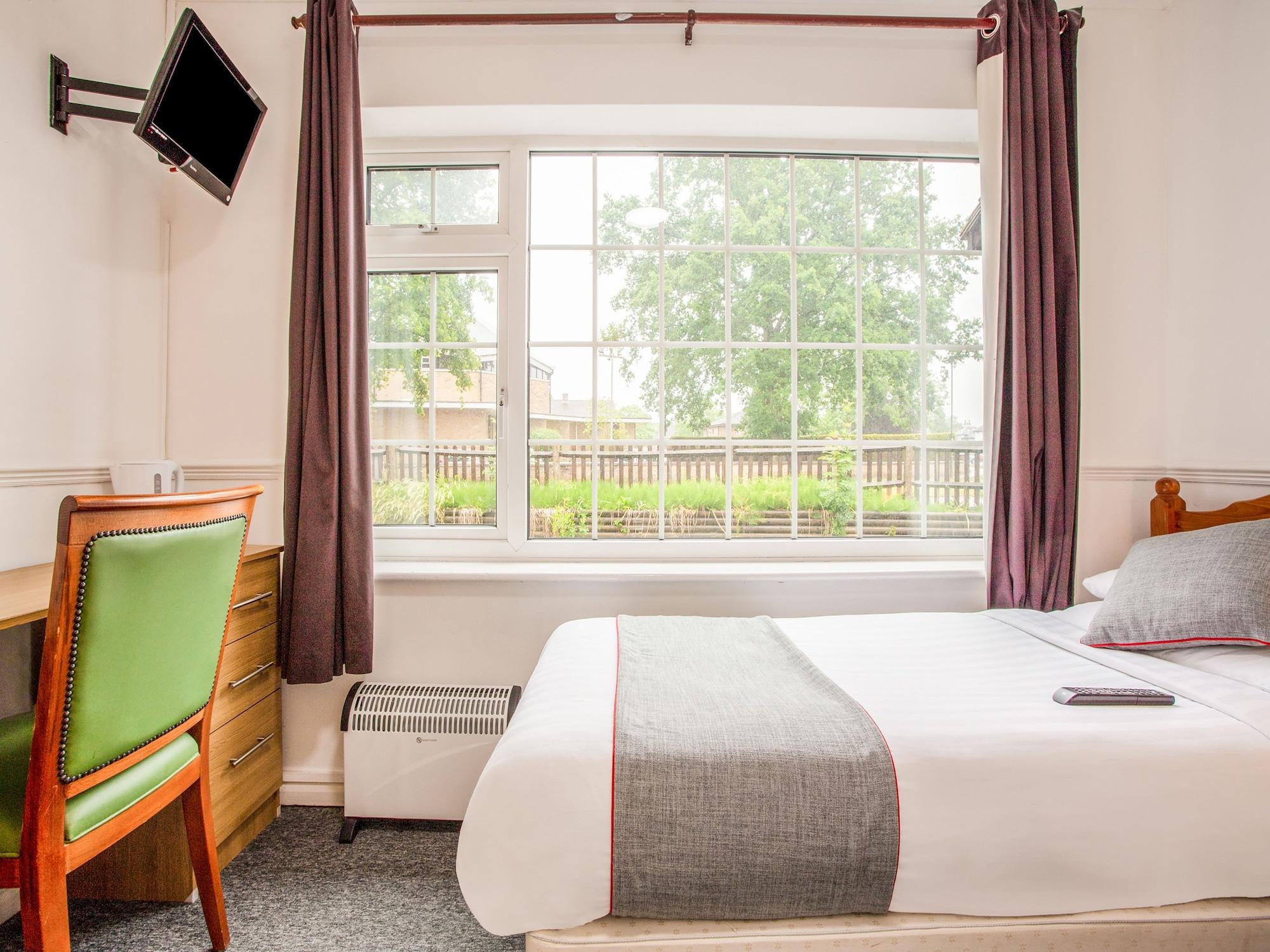 Oyo Flexistay Ambers Gatwick Aparthotel Horley Exterior foto