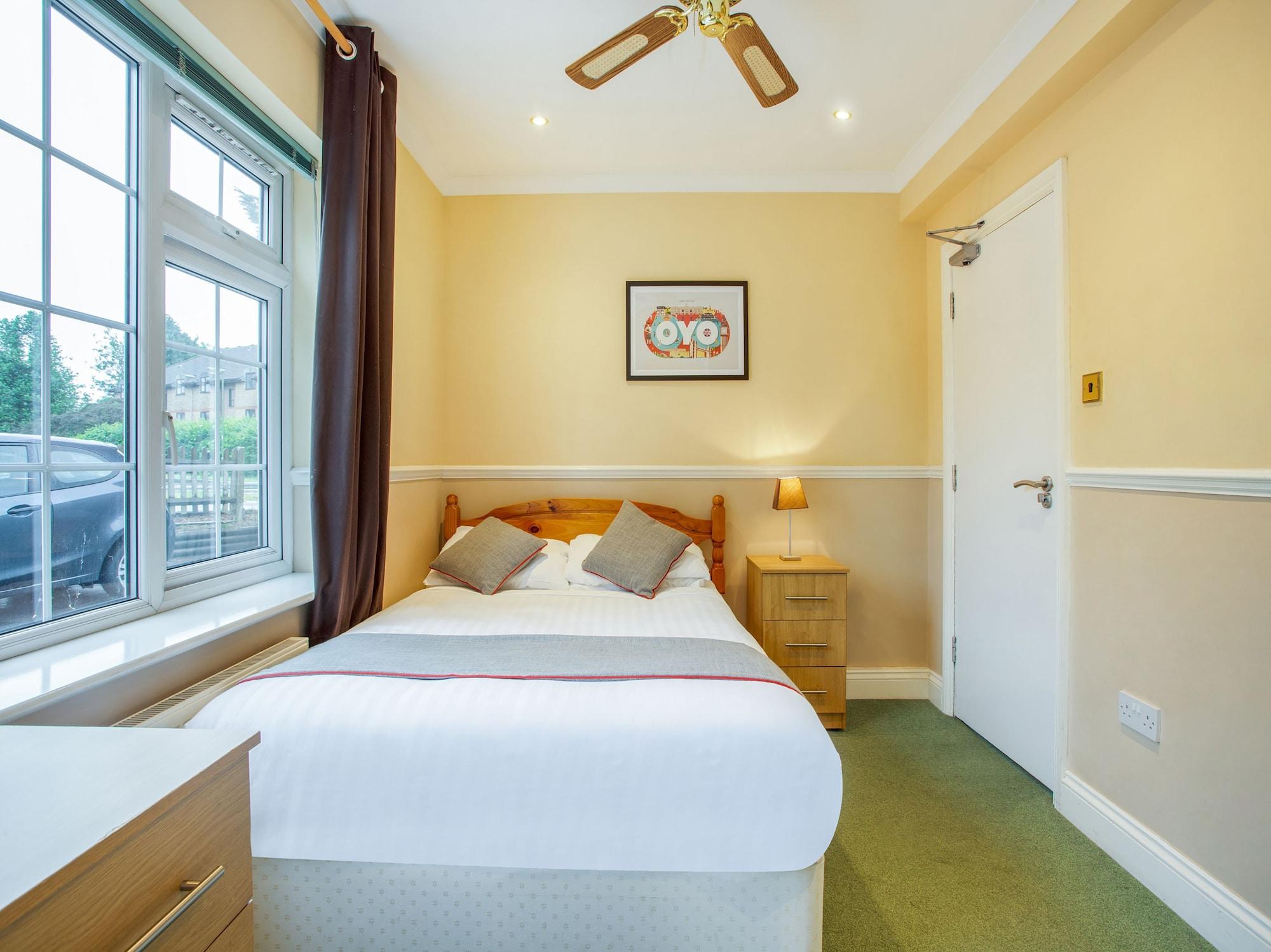 Oyo Flexistay Ambers Gatwick Aparthotel Horley Exterior foto