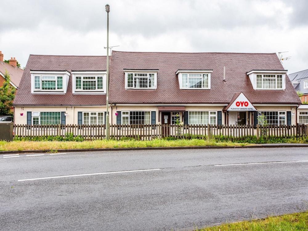 Oyo Flexistay Ambers Gatwick Aparthotel Horley Exterior foto