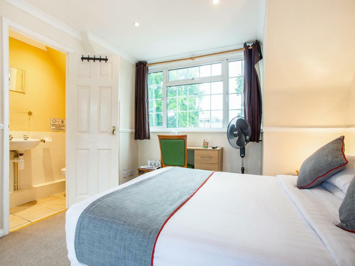 Oyo Flexistay Ambers Gatwick Aparthotel Horley Exterior foto