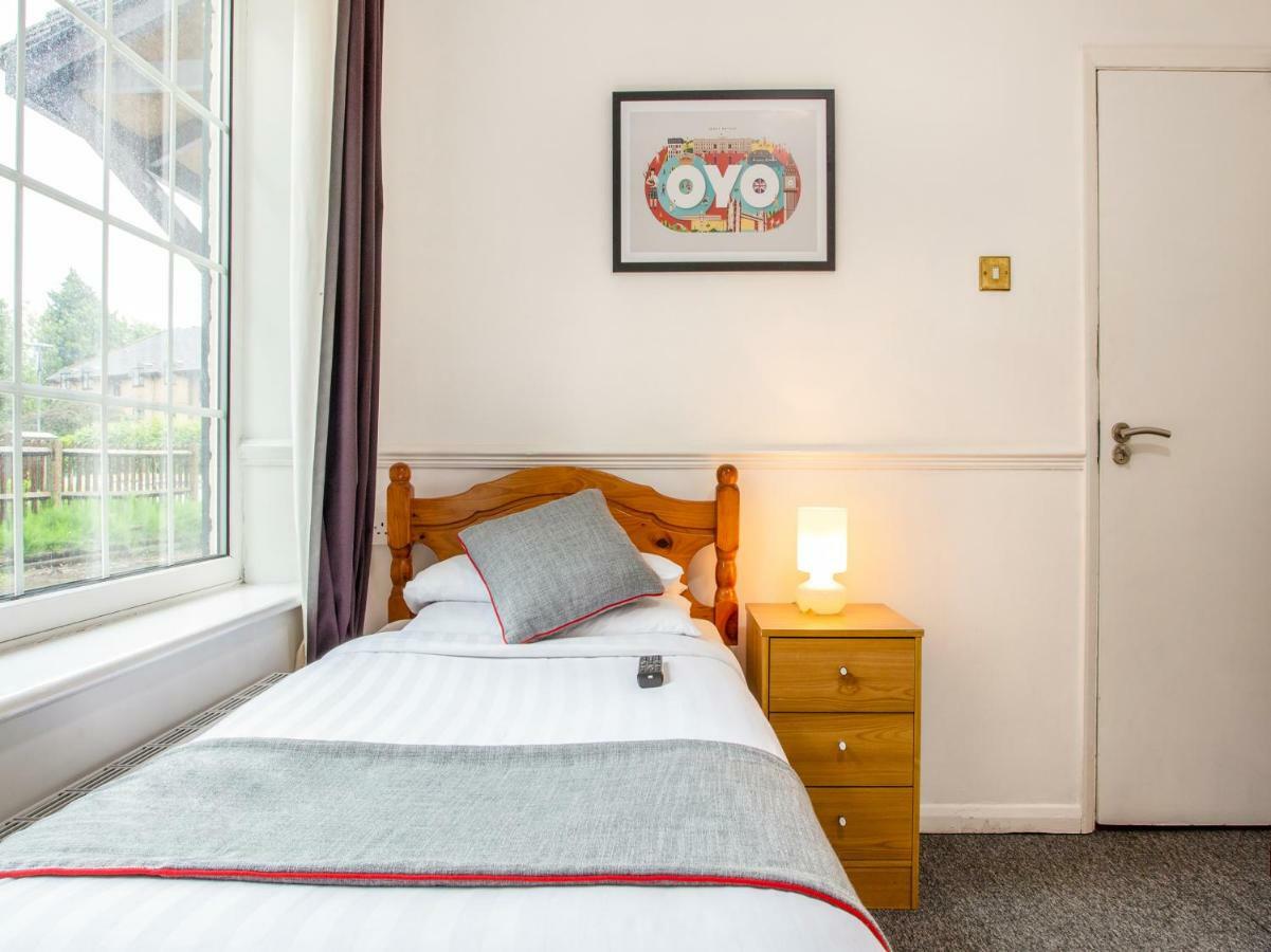 Oyo Flexistay Ambers Gatwick Aparthotel Horley Exterior foto