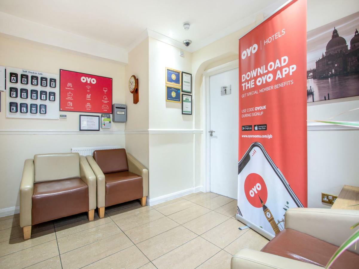 Oyo Flexistay Ambers Gatwick Aparthotel Horley Exterior foto