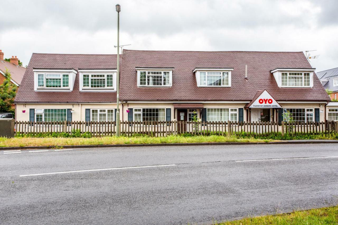 Oyo Flexistay Ambers Gatwick Aparthotel Horley Exterior foto