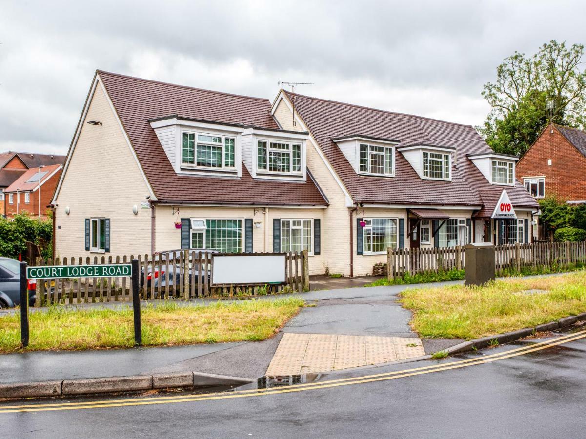 Oyo Flexistay Ambers Gatwick Aparthotel Horley Exterior foto