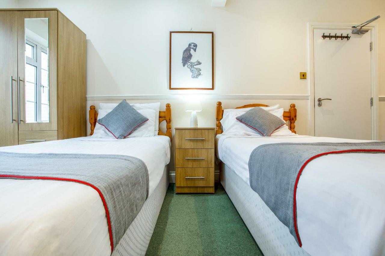 Oyo Flexistay Ambers Gatwick Aparthotel Horley Exterior foto