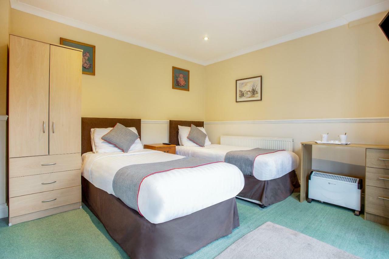 Oyo Flexistay Ambers Gatwick Aparthotel Horley Exterior foto