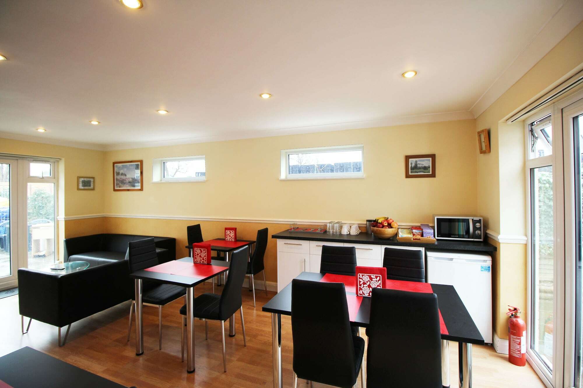 Oyo Flexistay Ambers Gatwick Aparthotel Horley Exterior foto