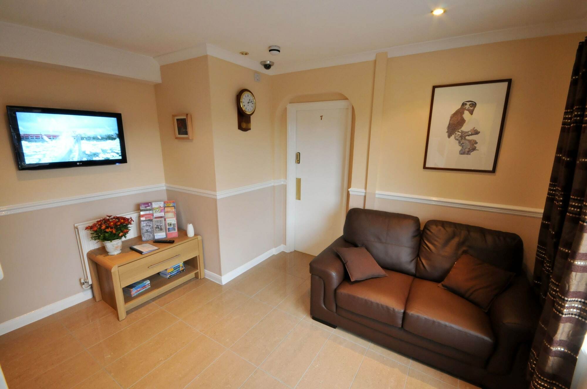 Oyo Flexistay Ambers Gatwick Aparthotel Horley Exterior foto